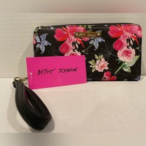 BETSEY JOHNSON Floral Checkbook Wallet Wristlet Leather Black Pink Xoring